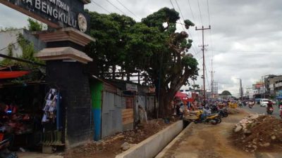 Di Duga maraknya Proyek Siluman Bangun Drainase Pasar Panorama Di Pertanyakan.